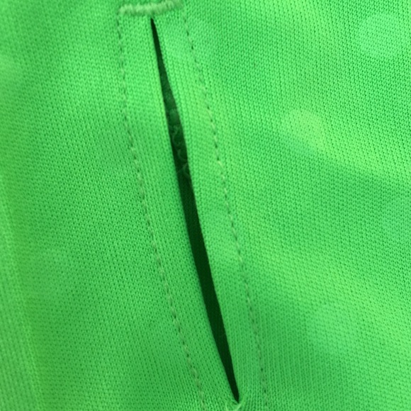 under amour shirt, long sleeves and a thumb whole - Picture 4 of 5